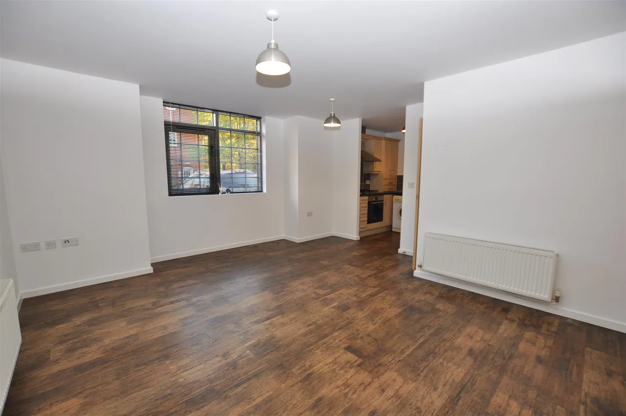 Caxton Court, Burton-On-Trent, DE14, photo 3