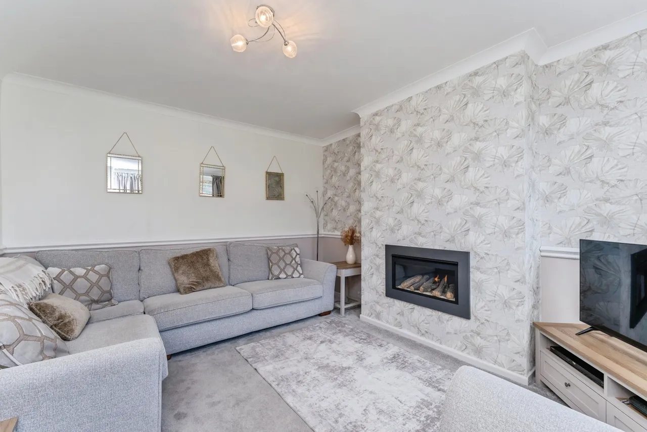 Adam Avenue, Great Sutton, CH66, photo 4