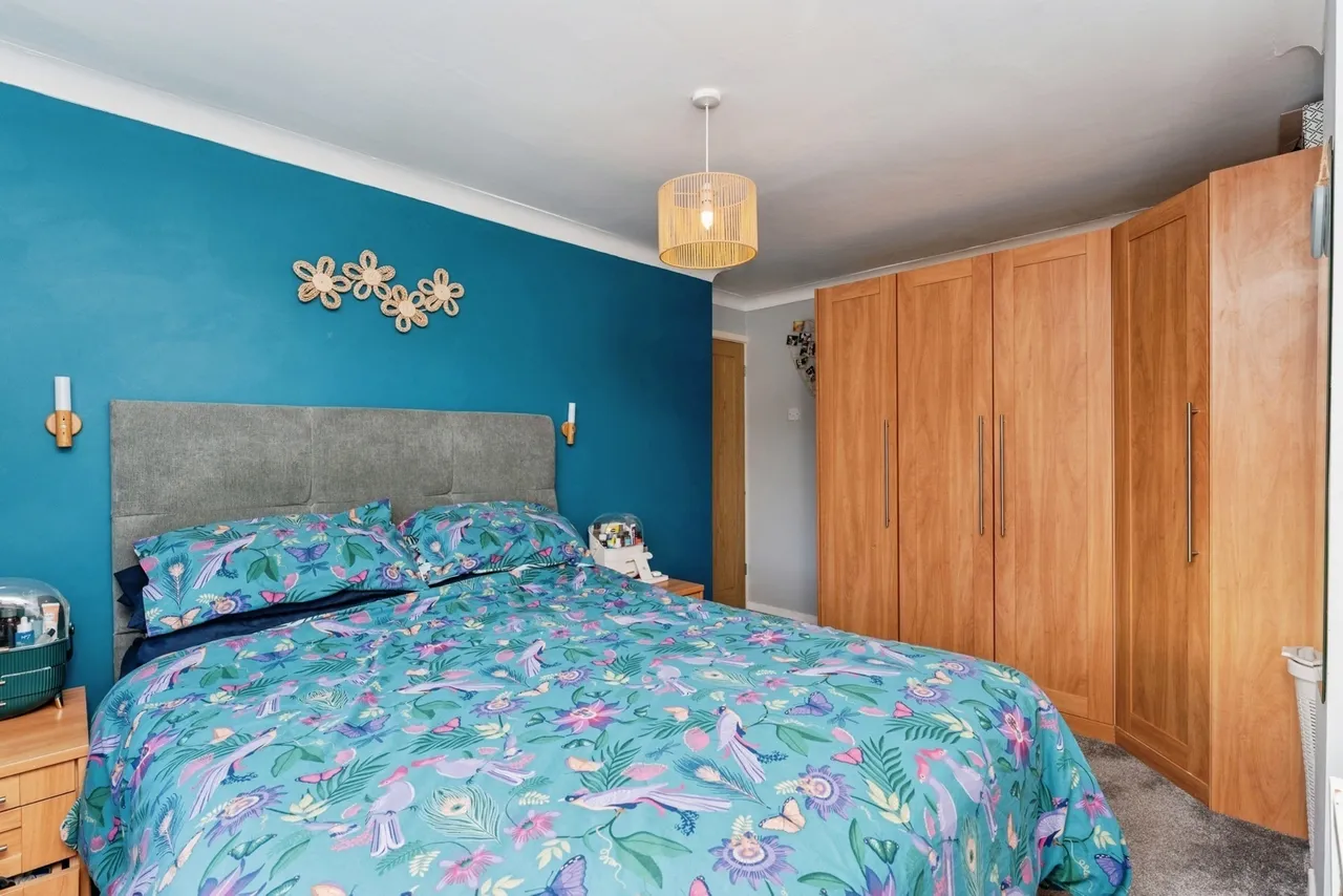 Adam Avenue, Great Sutton, CH66, photo 12