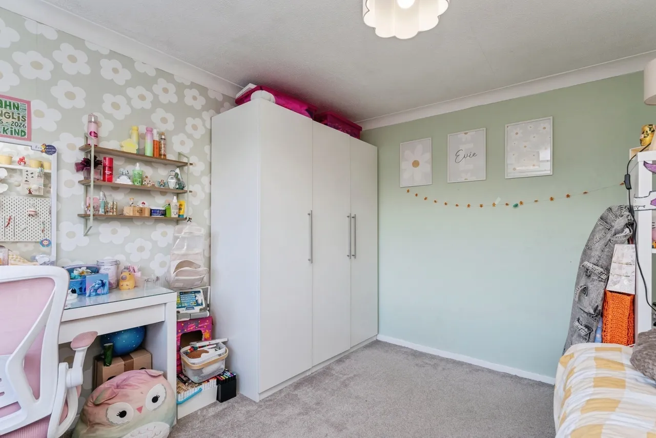 Adam Avenue, Great Sutton, CH66, photo 15
