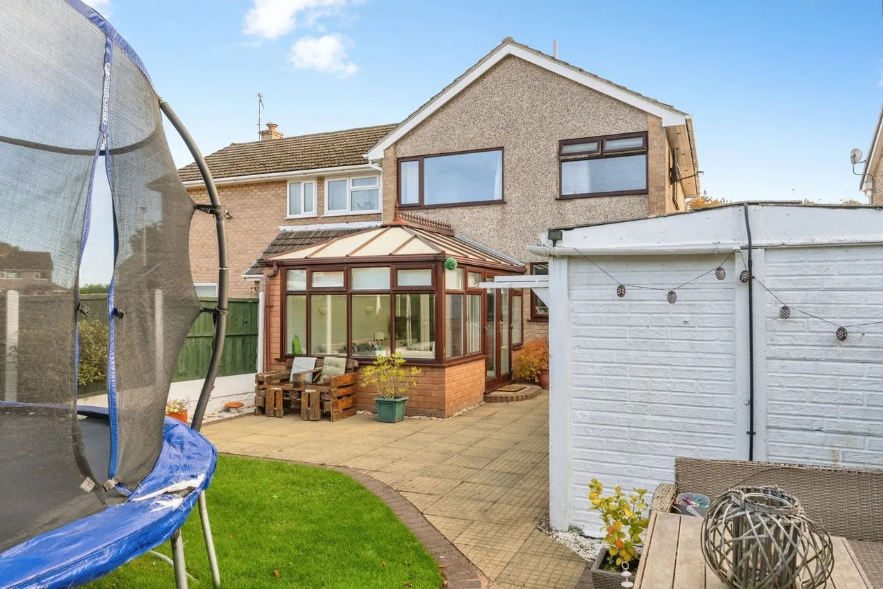 Adam Avenue, Great Sutton, CH66, photo 21