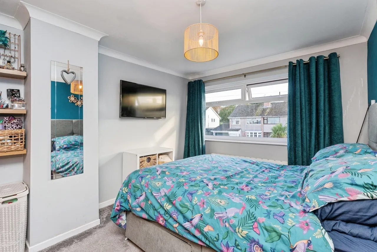 Adam Avenue, Great Sutton, CH66, photo 11