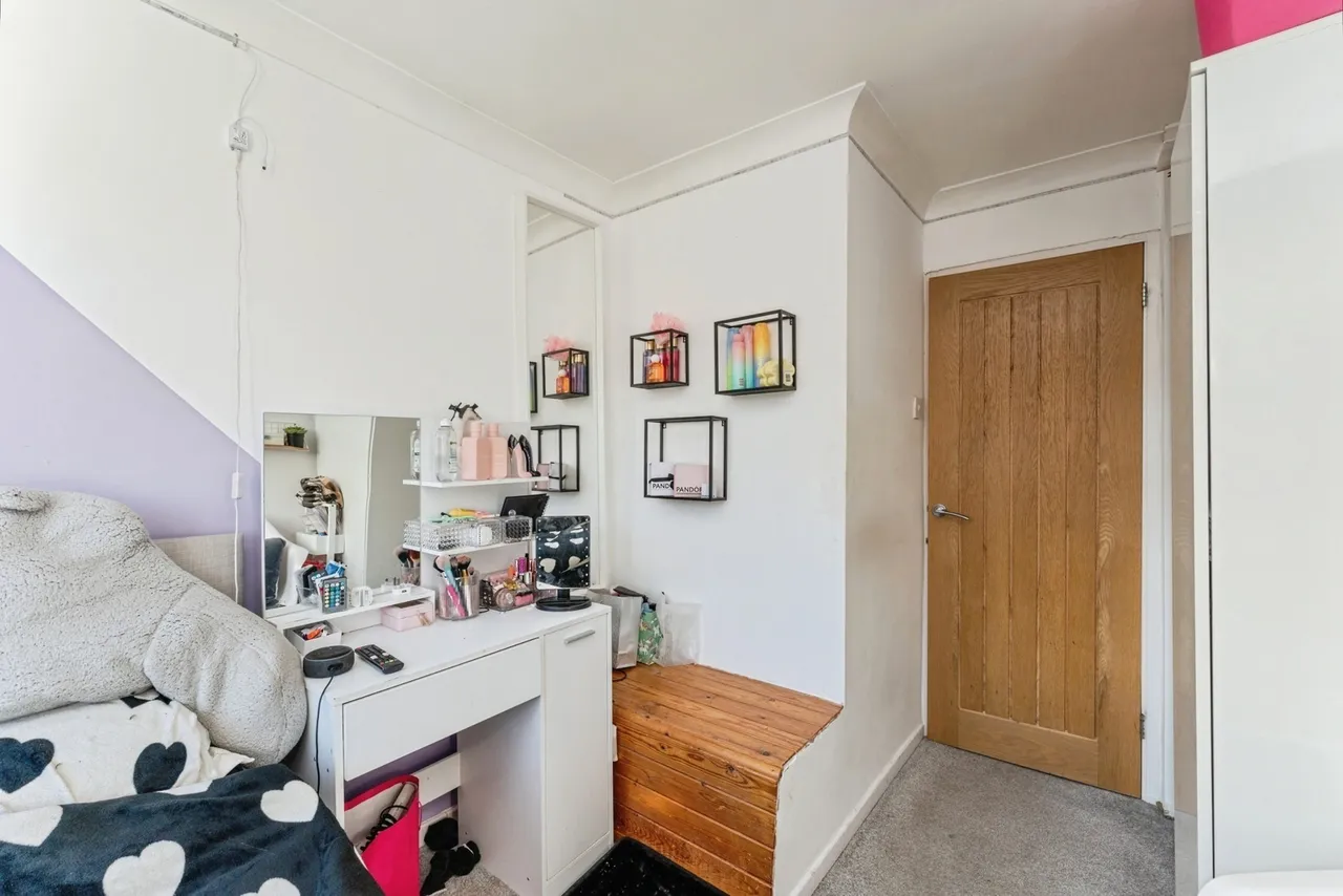 Adam Avenue, Great Sutton, CH66, photo 17