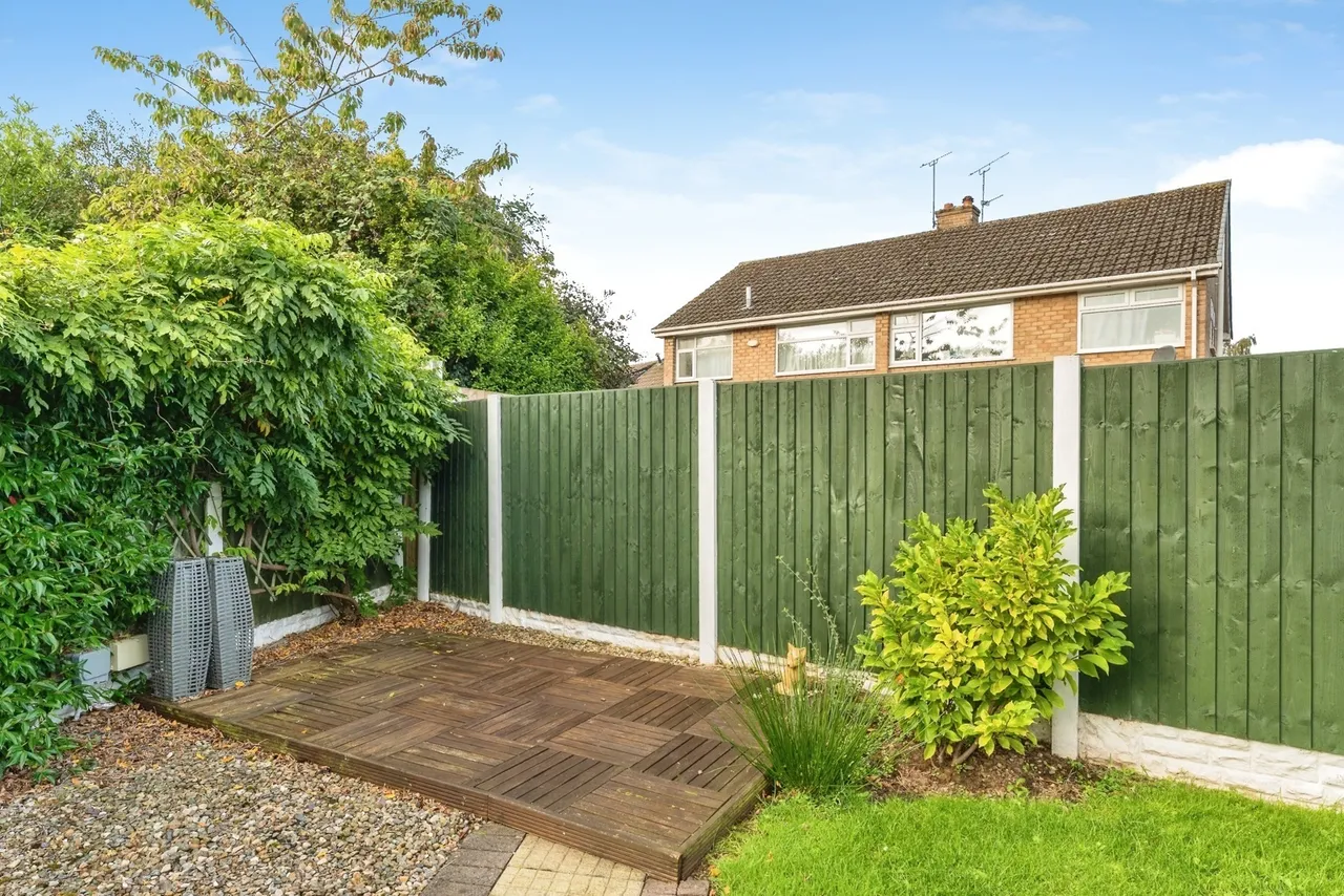 Adam Avenue, Great Sutton, CH66, photo 24