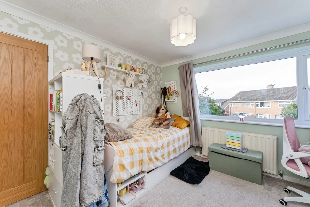 Adam Avenue, Great Sutton, CH66, photo 13