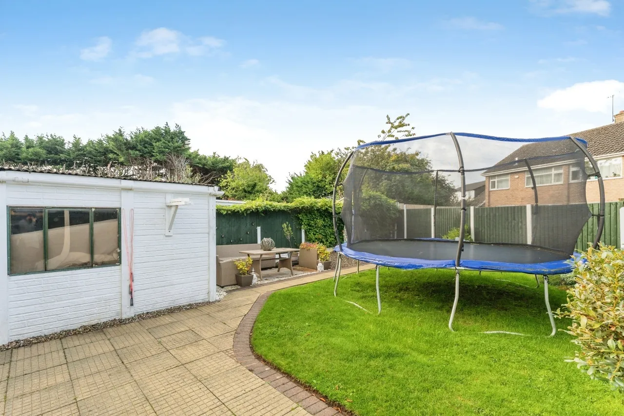 Adam Avenue, Great Sutton, CH66, photo 22
