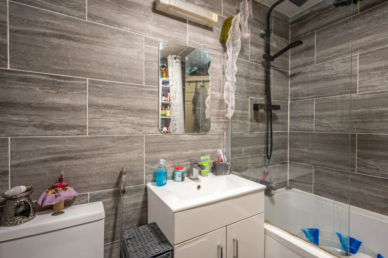 18 Keller Crescent, London, photo 4
