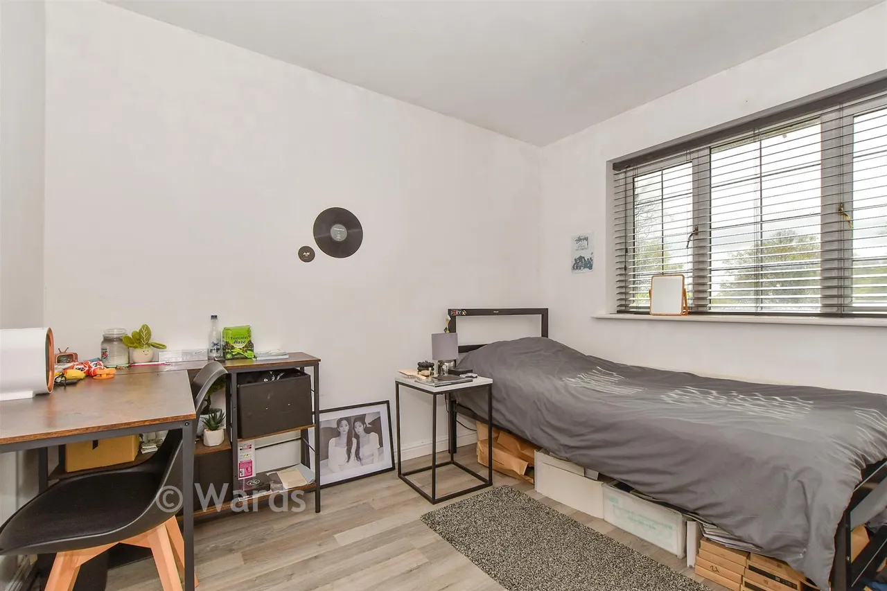Harrow Way, Kingsnorth, TN23, photo 14