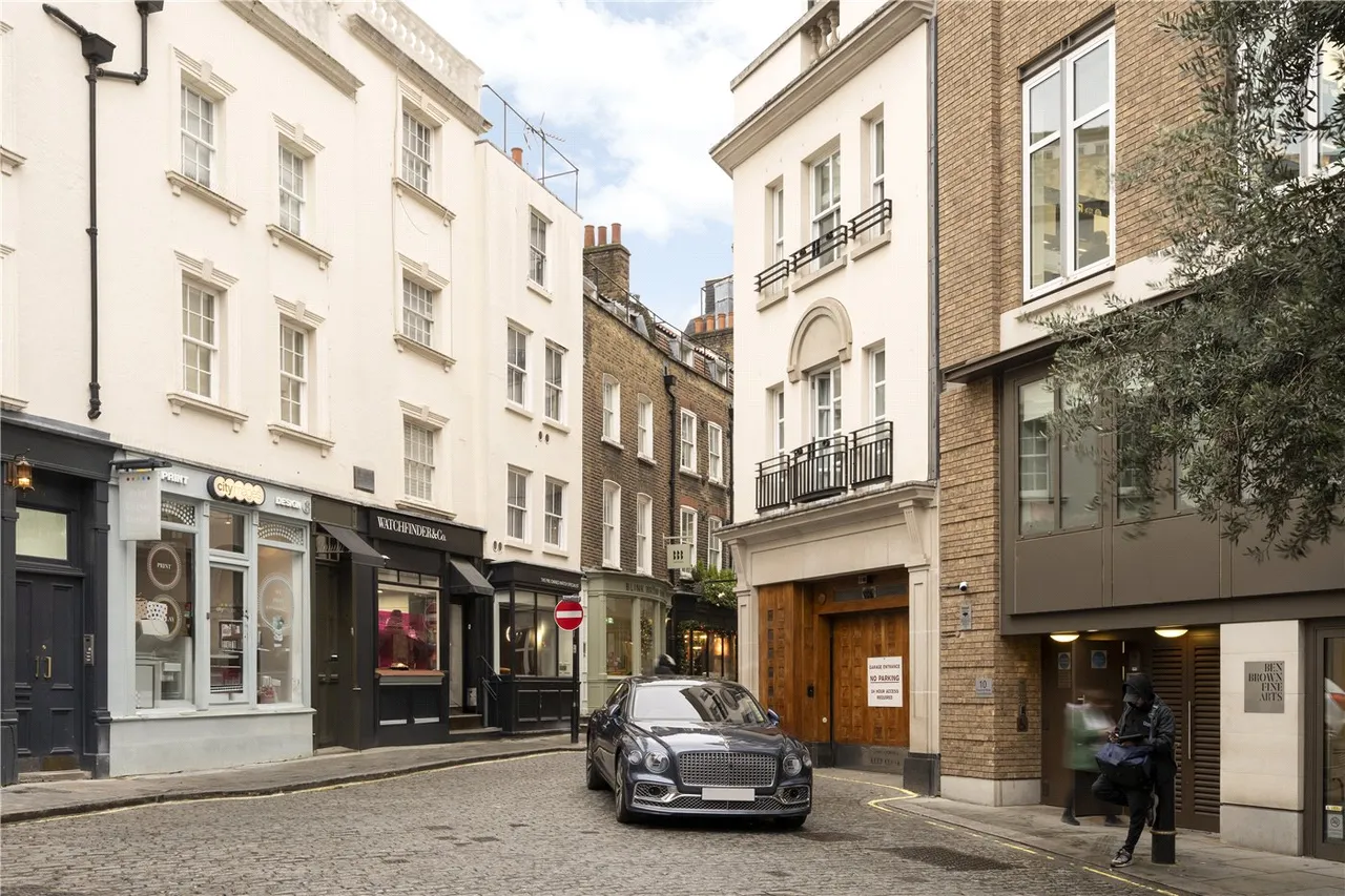 2 bed flat for sale — Avery Row, London, W1K