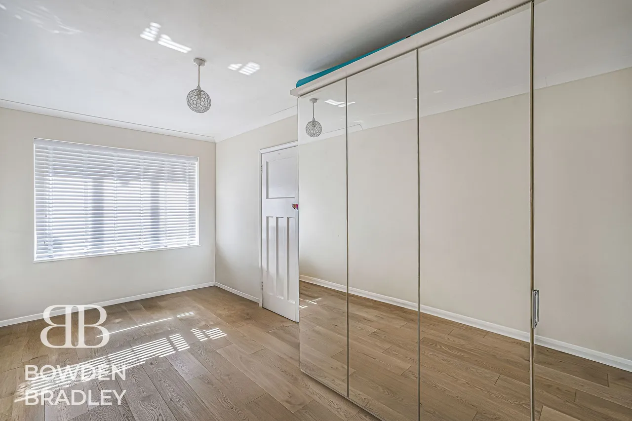 Inglehurst Gardens, Redbridge, IG4, photo 11