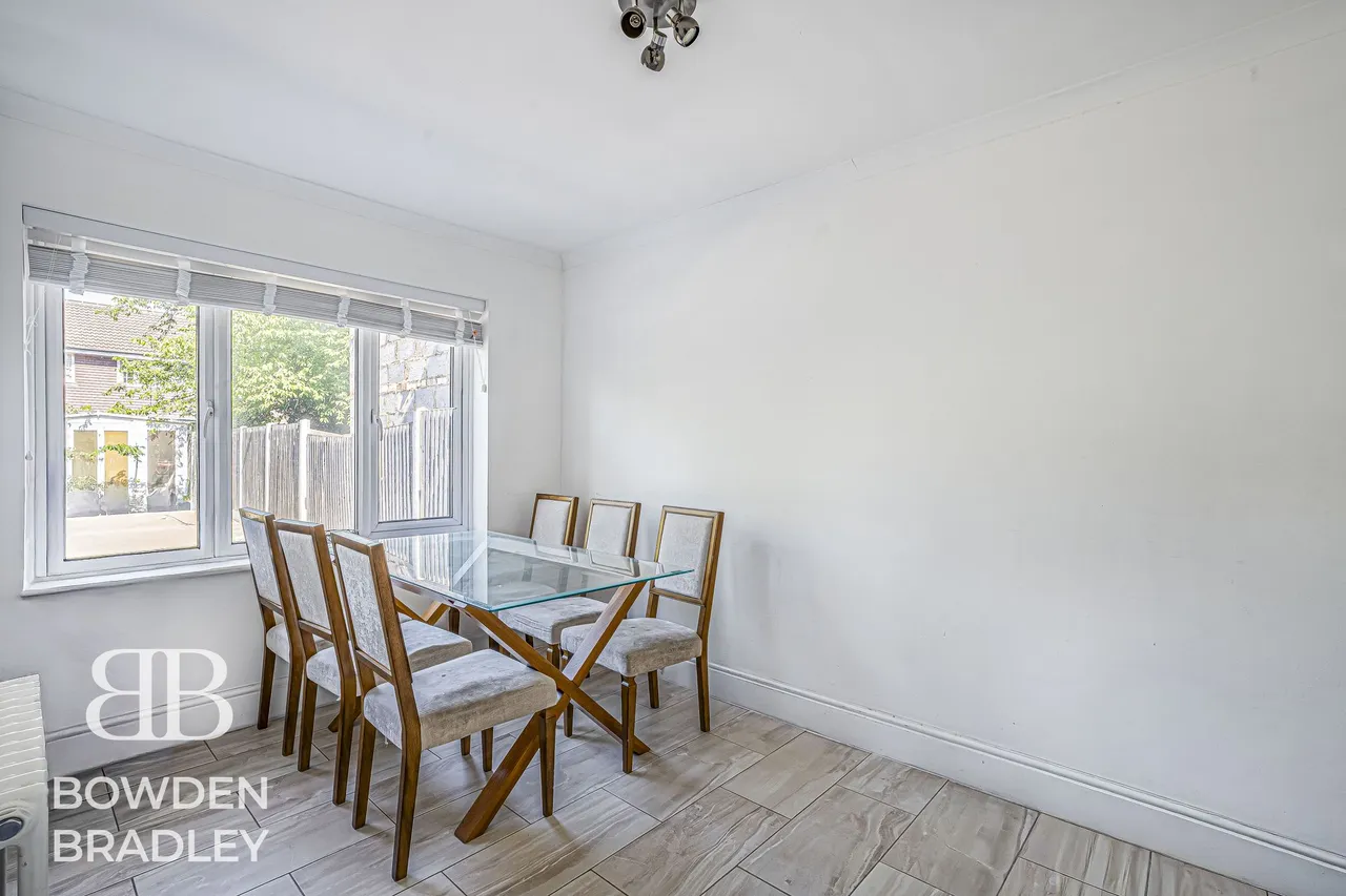 Inglehurst Gardens, Redbridge, IG4, photo 4