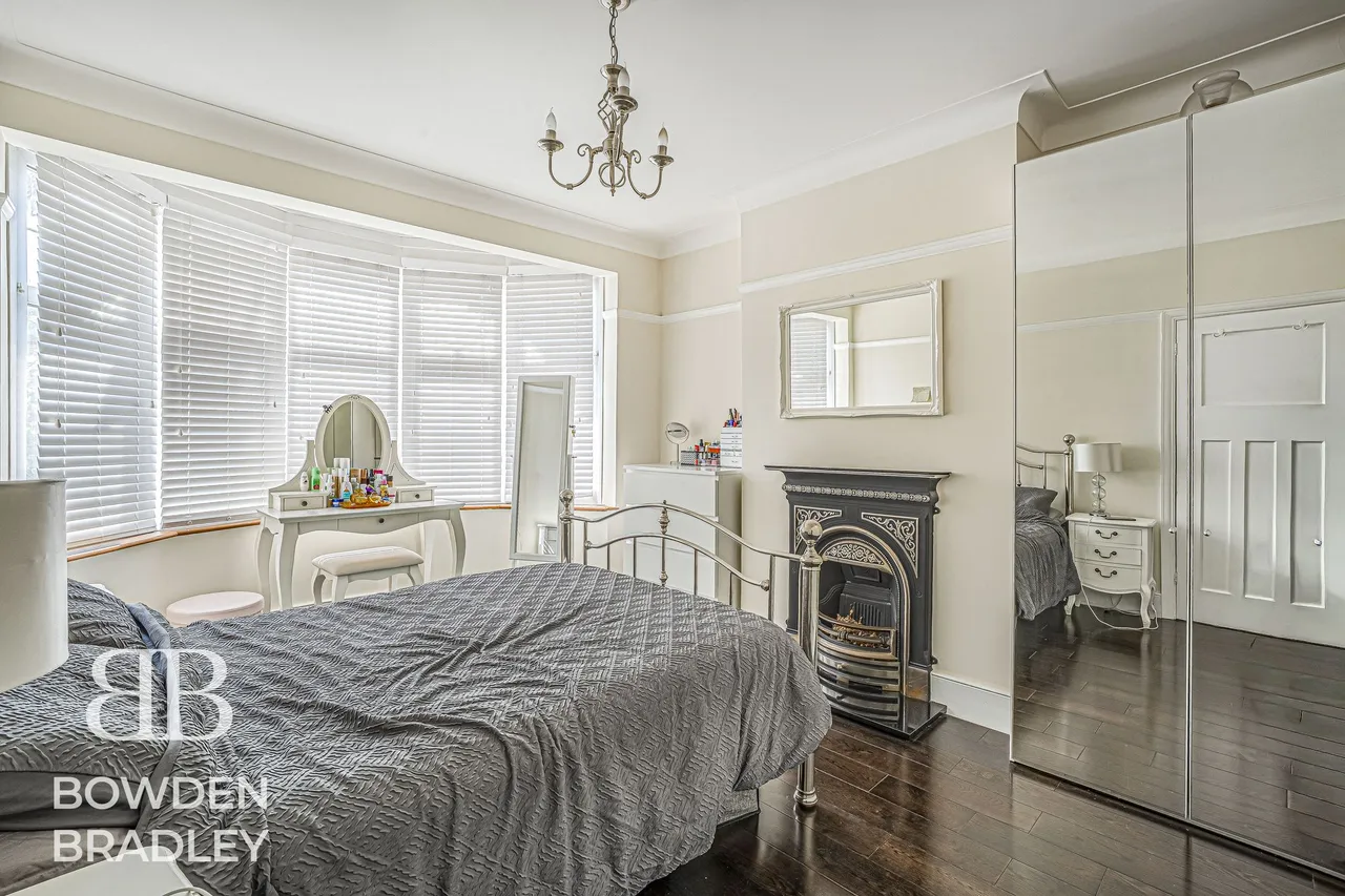 Inglehurst Gardens, Redbridge, IG4, photo 10
