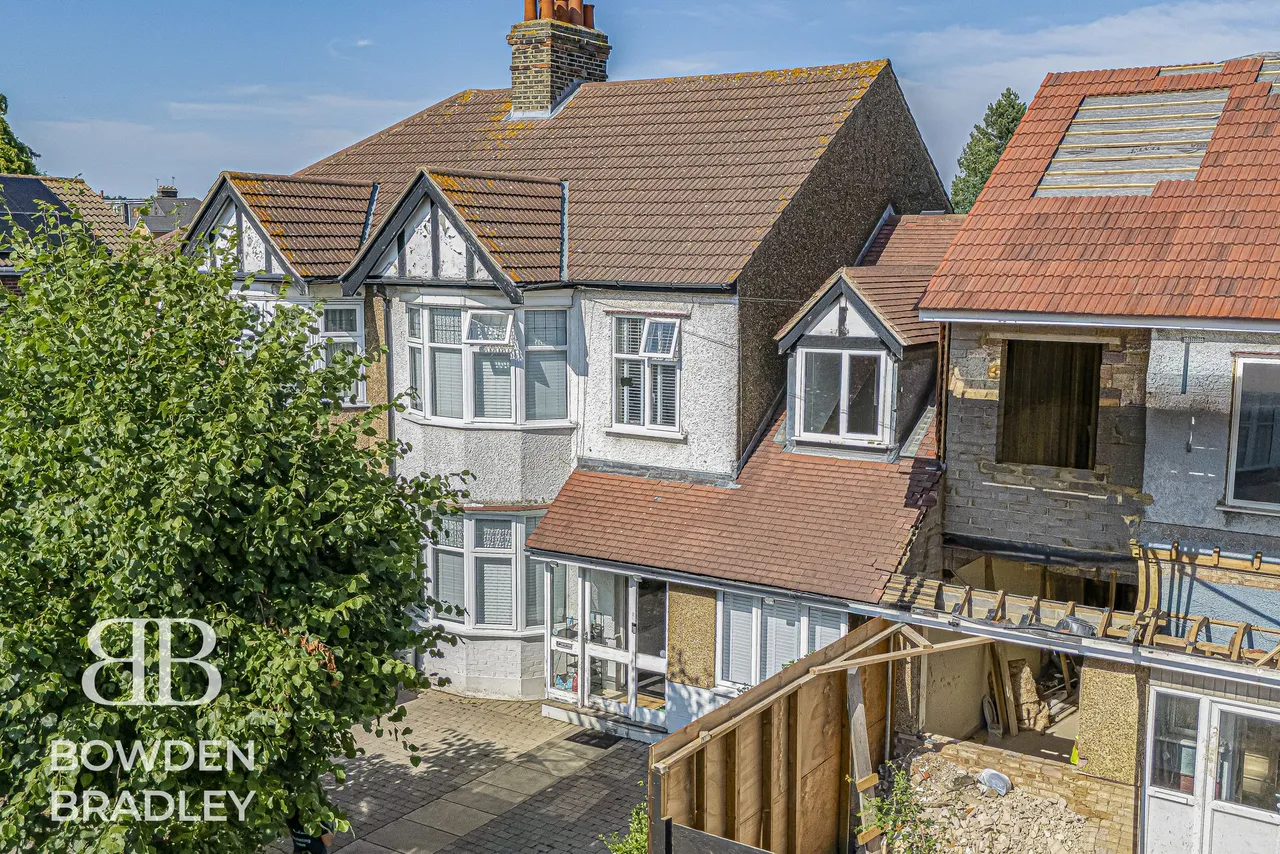 4 bed house for sale — Inglehurst Gardens, Redbridge, IG4