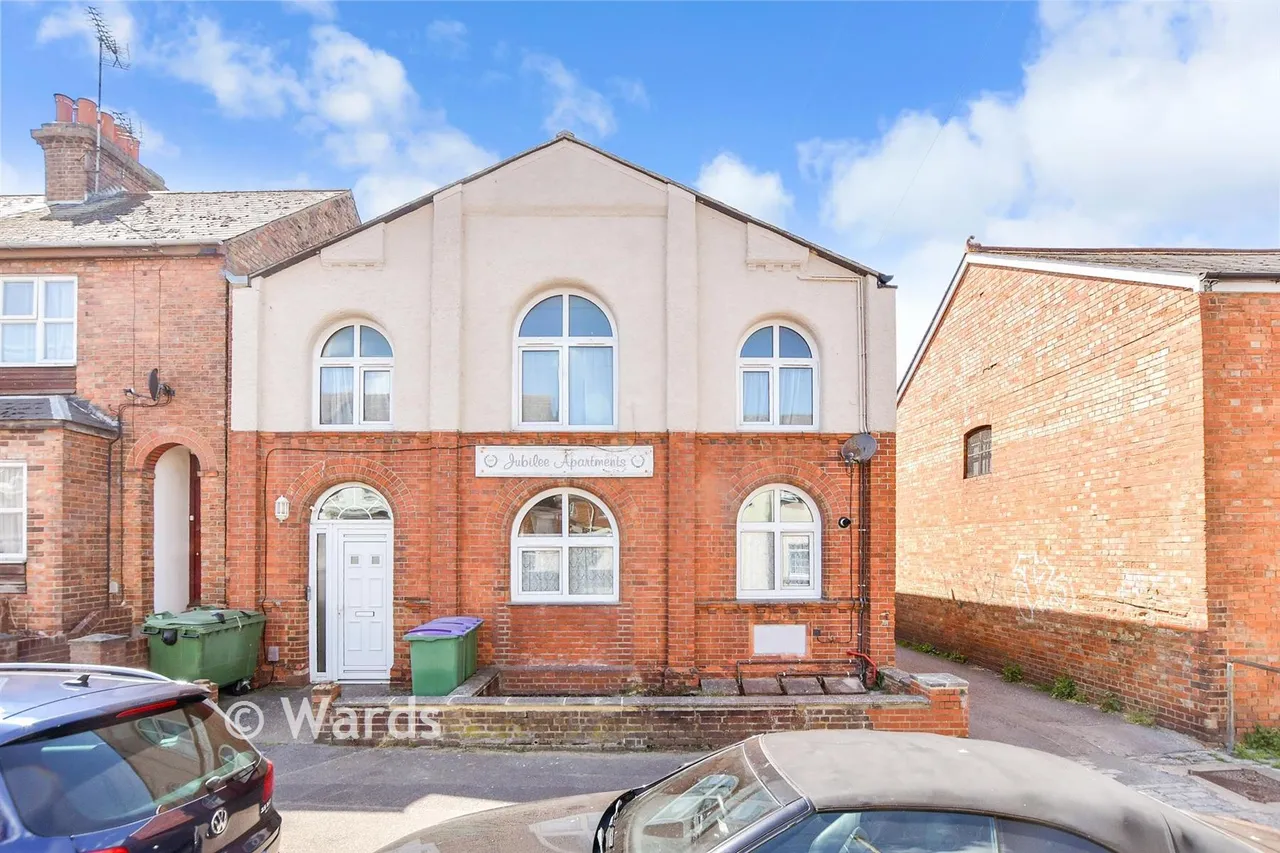 2 bed flat for sale, Broomfield Road, Folkestone, CT19