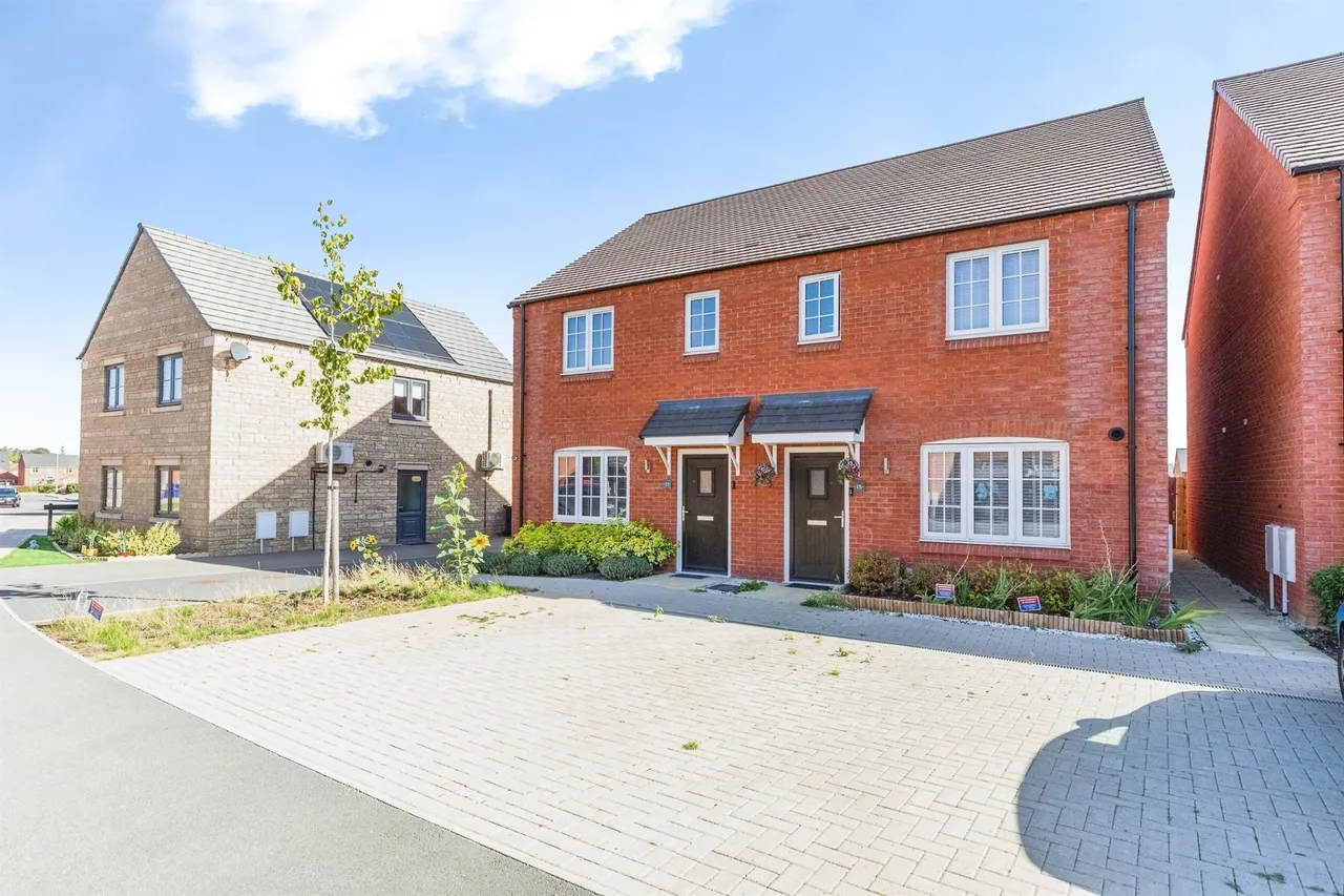 3 bed house for sale, Jupiter Road, Barton Seagrave, NN15