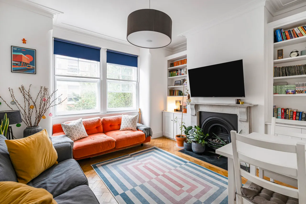 2 bed flat for sale, Rushcroft Road, London, SW2