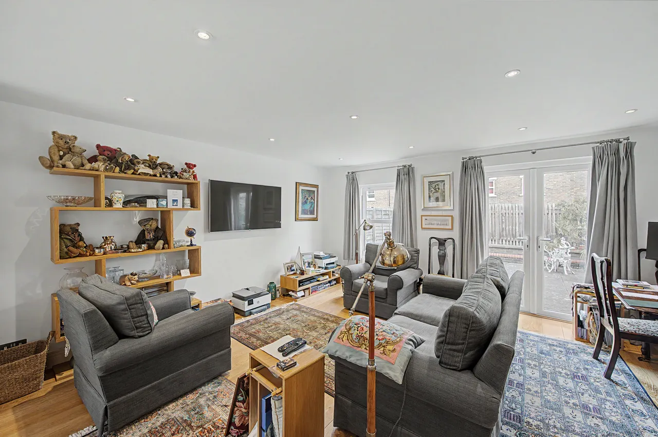 13 Heralds Place, London, photo 2