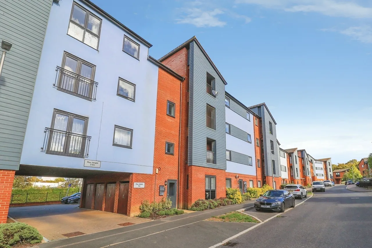 1 bed flat for sale, Harley Drive, Walton, MK7