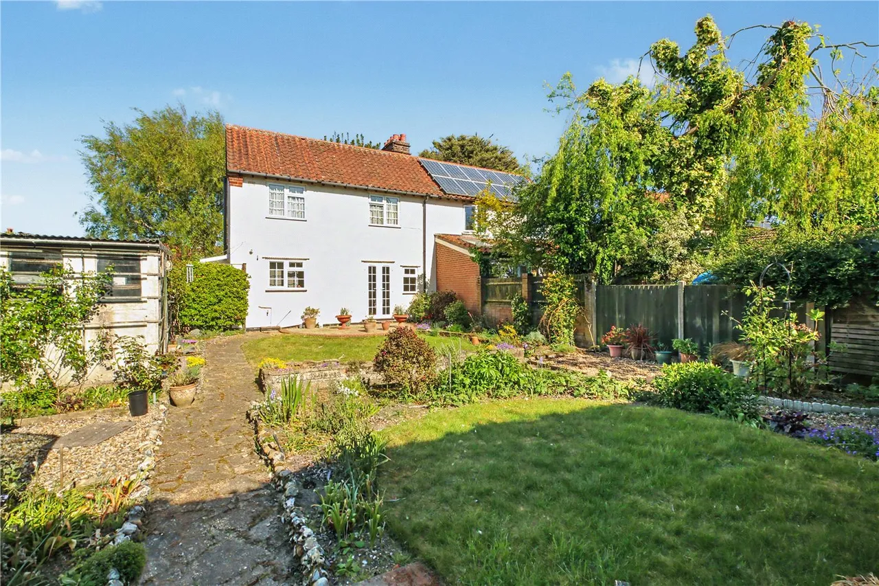 3 bed house for sale — Cromer Road, Hellesdon, Norwich, Norfolk, NR6