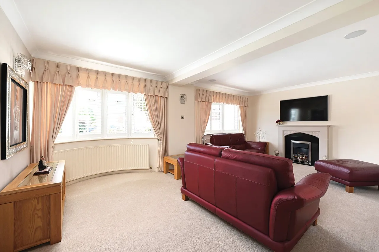 Lucan Drive, Laleham, TW18, photo 17