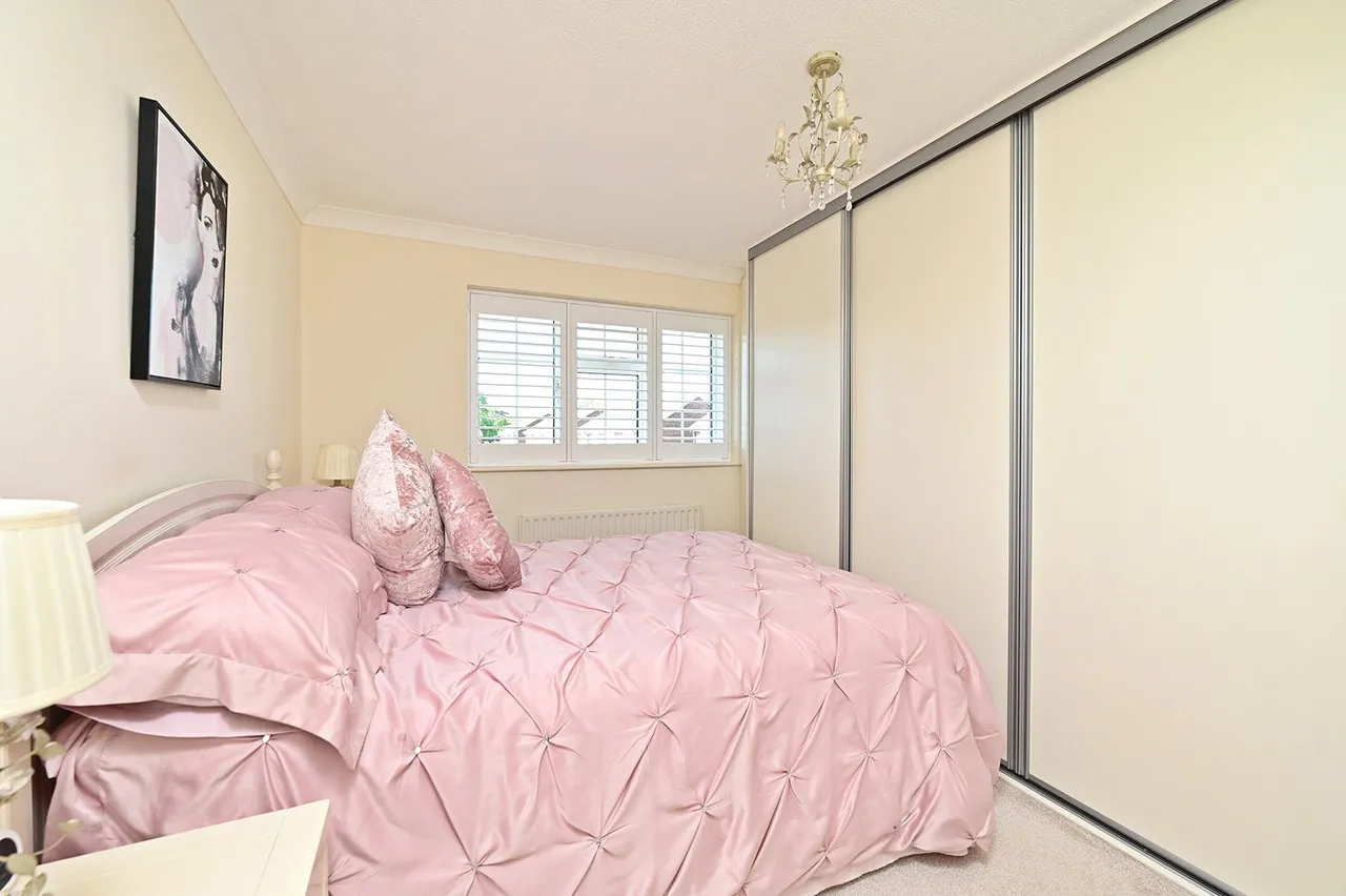 Lucan Drive, Laleham, TW18, photo 21