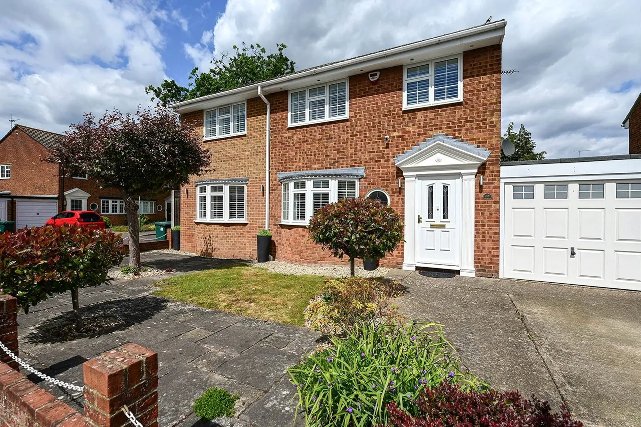 Lucan Drive, Laleham, TW18, photo 22