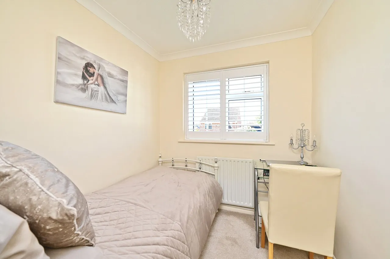 Lucan Drive, Laleham, TW18, photo 20