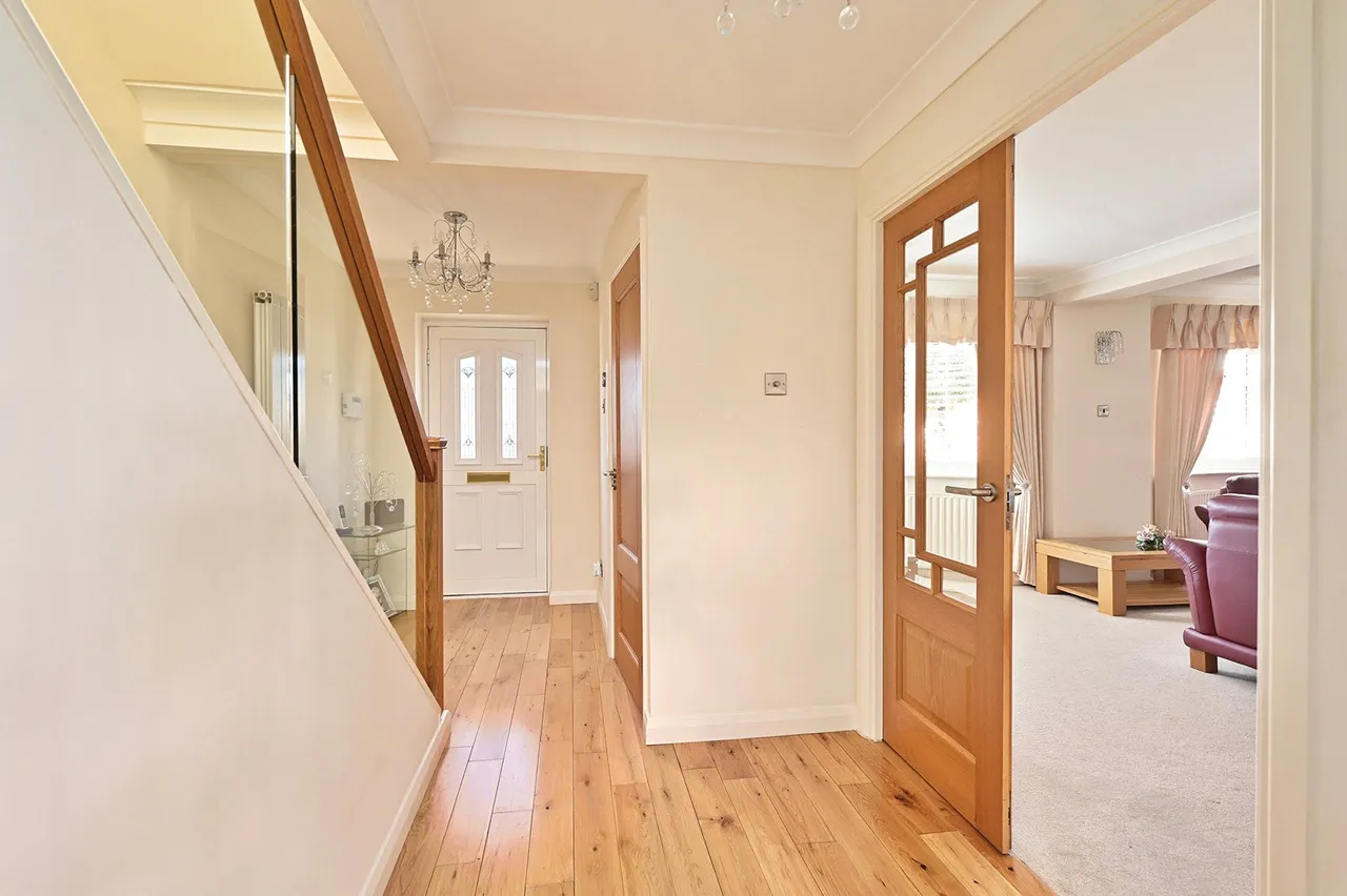 Lucan Drive, Laleham, TW18, photo 10