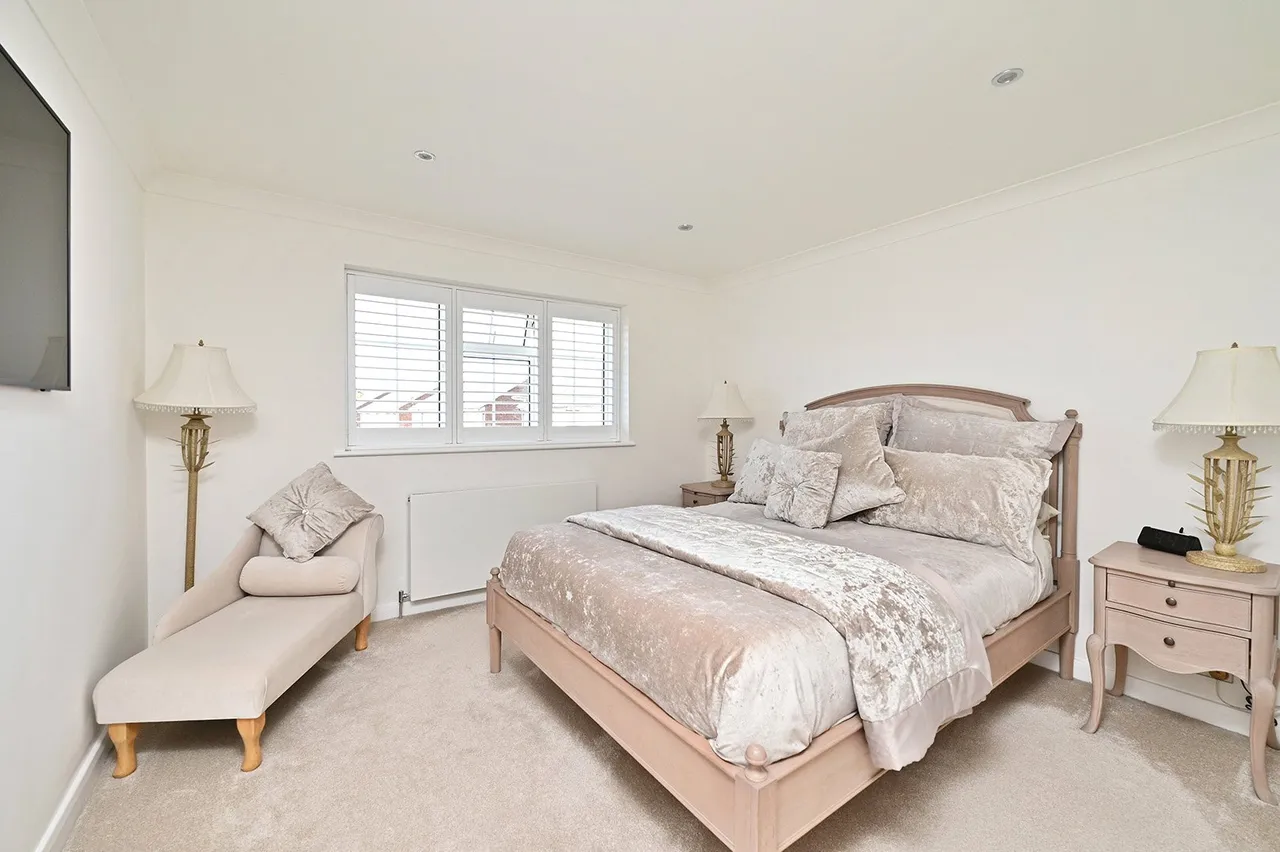 Lucan Drive, Laleham, TW18, photo 15