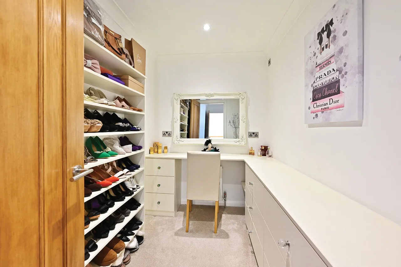 Lucan Drive, Laleham, TW18, photo 18