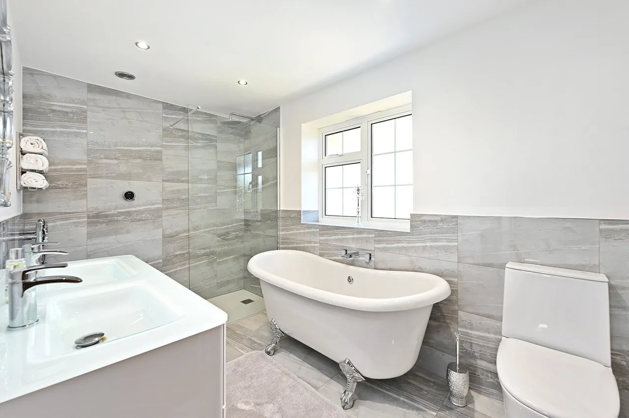 Lucan Drive, Laleham, TW18, photo 8
