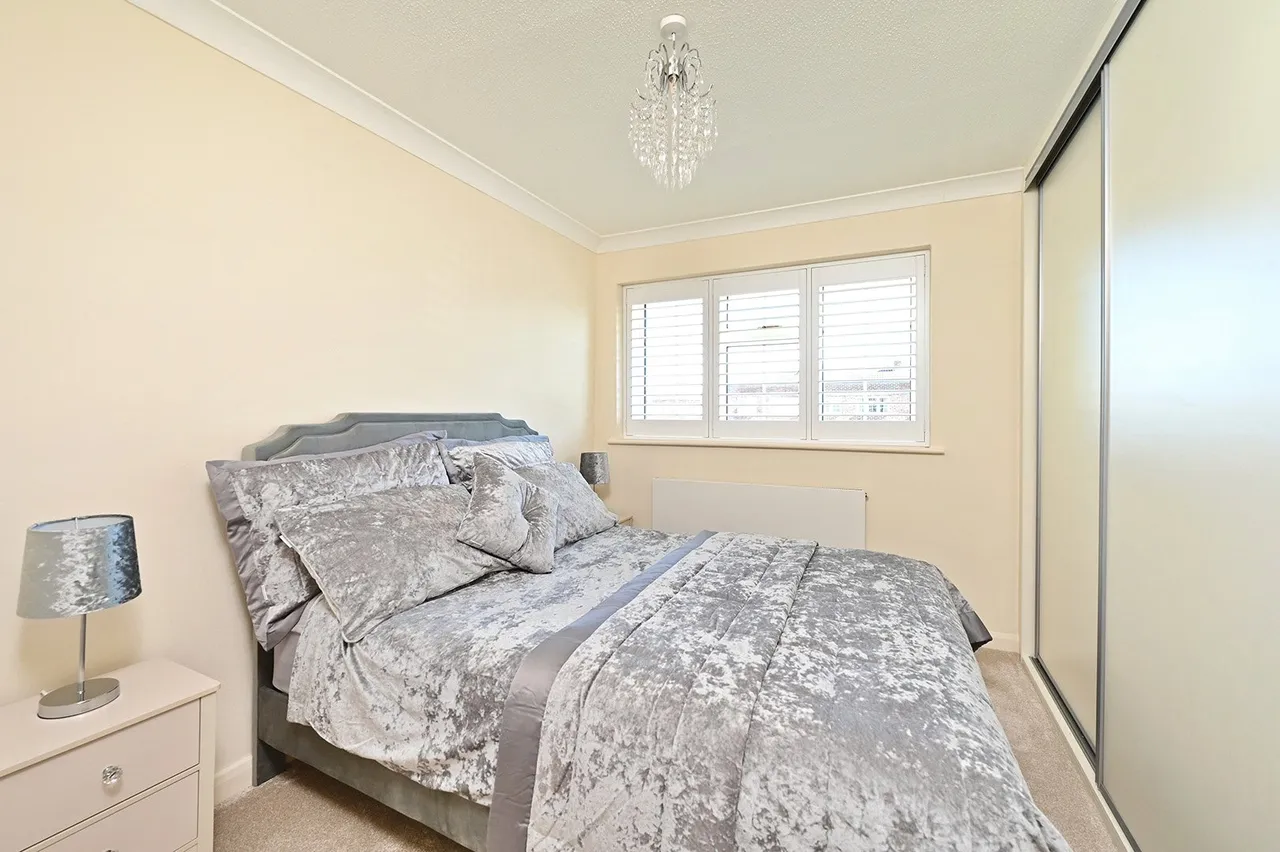 Lucan Drive, Laleham, TW18, photo 19