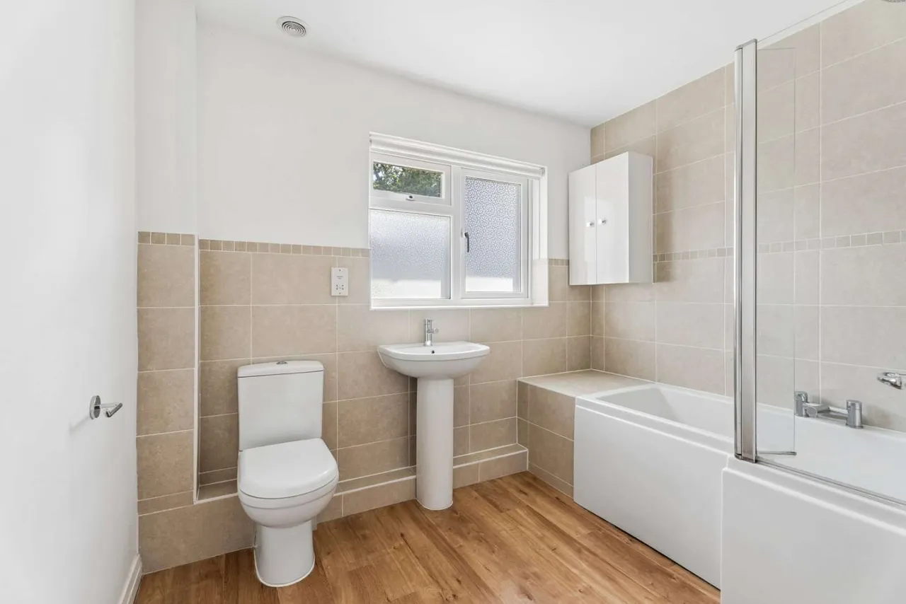 South Stoke Road, Woodcote, Reading, Oxfordshire, RG8 0PL, photo 12
