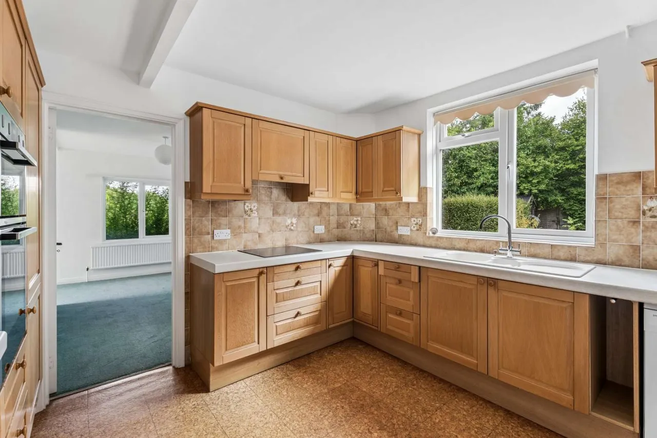 South Stoke Road, Woodcote, Reading, Oxfordshire, RG8 0PL, photo 7