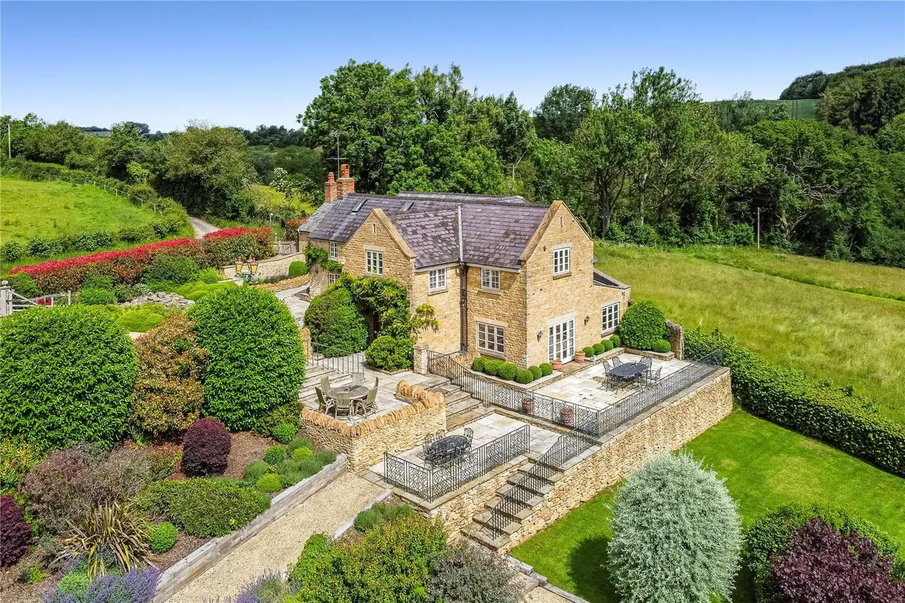 5 bed house for sale — Cockleford, Cowley, Cheltenham, Gloucestershire, GL53 9NW