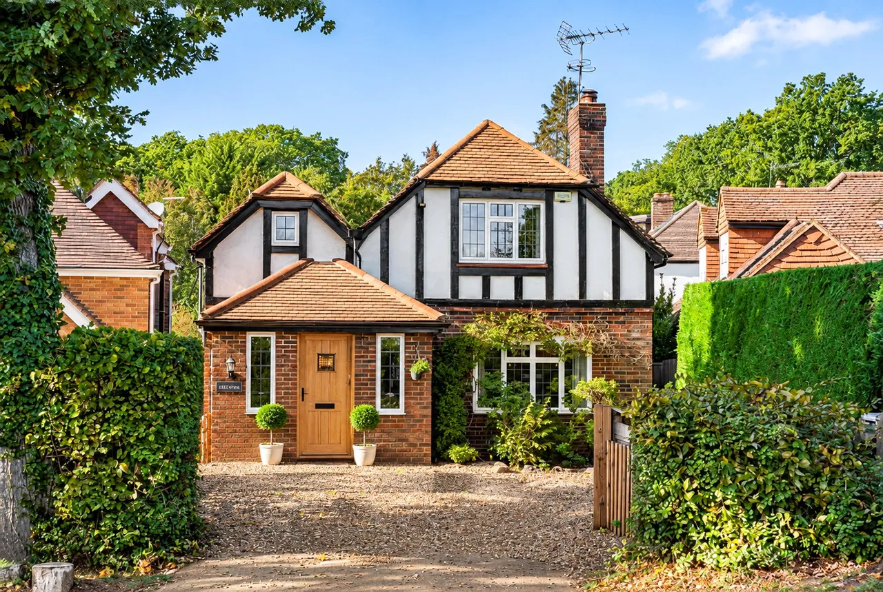 4 bed house for sale, Blundel Lane, Stoke d'Abernon, KT11
