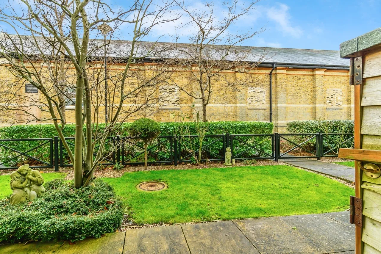 Boundary Point, Coldstream Road, Caterham, Surrey, CR3, photo 6