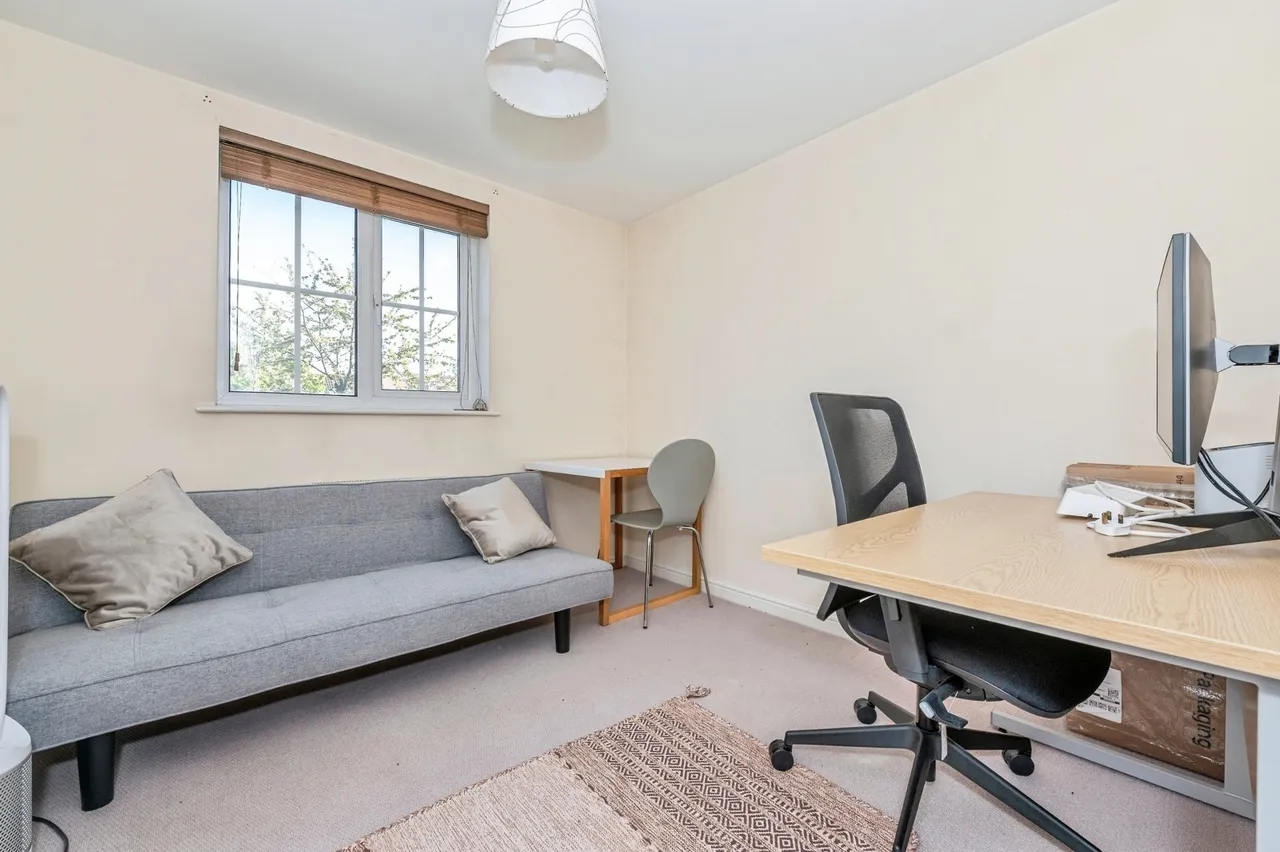 Parr Close, Chafford Hundred, Grays, Essex, RM16, photo 7