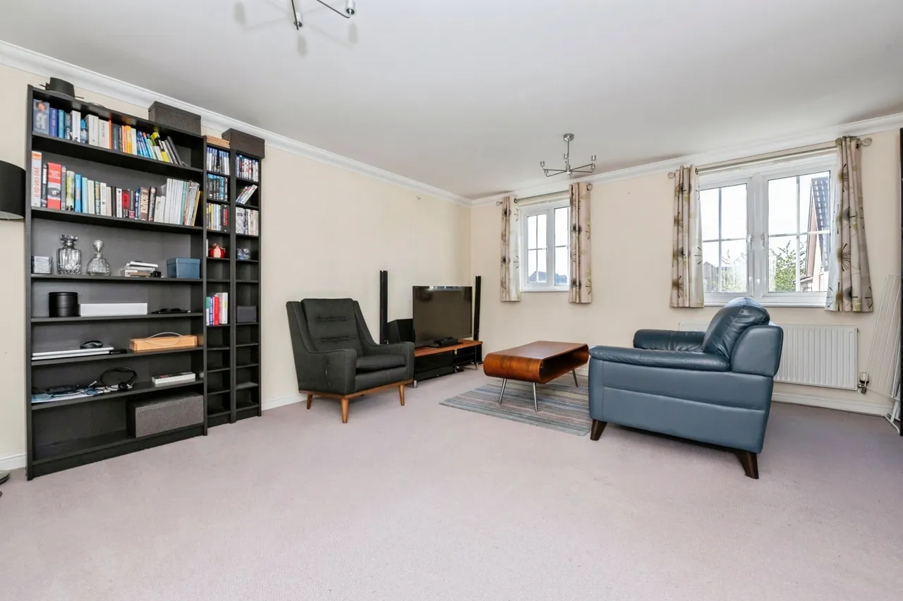 Parr Close, Chafford Hundred, Grays, Essex, RM16, photo 4