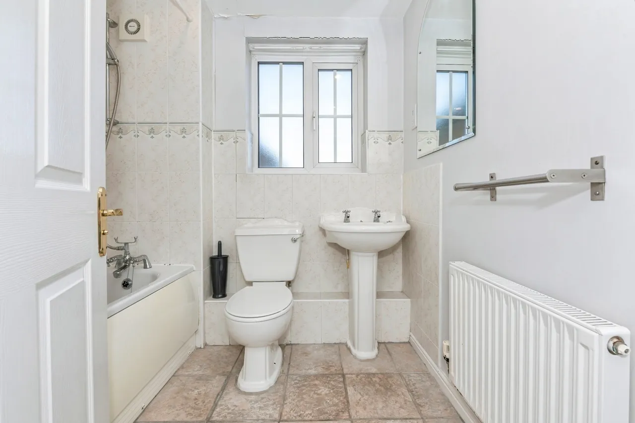 Parr Close, Chafford Hundred, Grays, Essex, RM16, photo 8