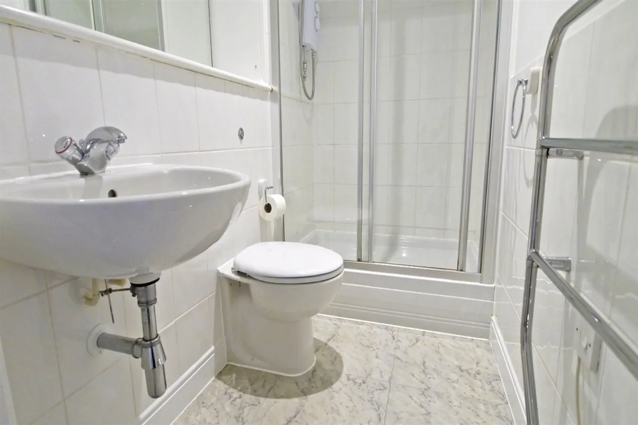 Fairbank Road, Southwater, RH13, photo 8