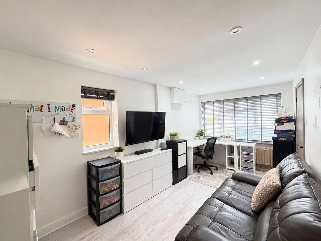 Formby Way, Bloxwich, WS3, photo 10