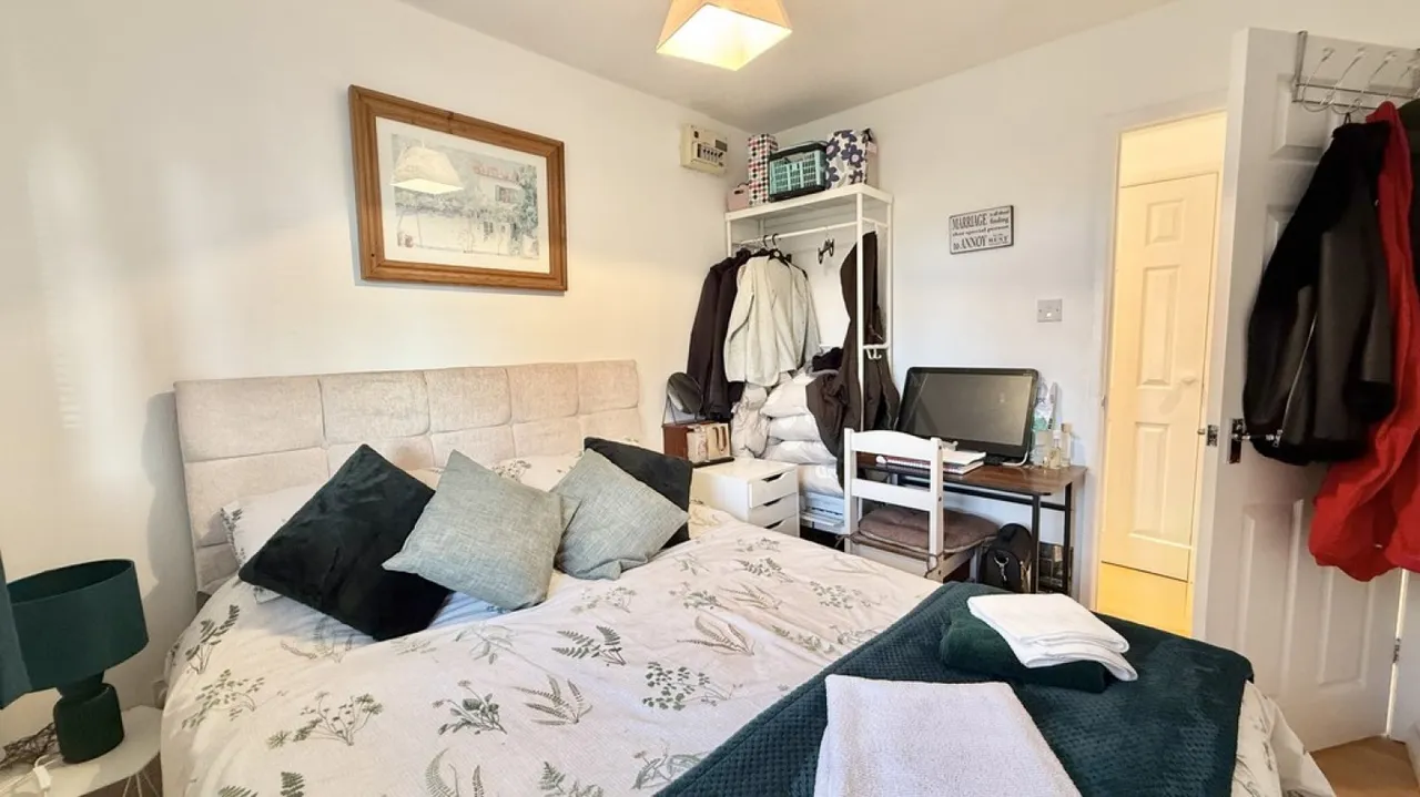 Station Road, Westbury, photo 8