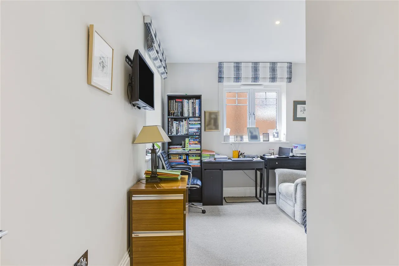 Coombehurst Close, Hadley Wood, EN4 0JU, photo 9