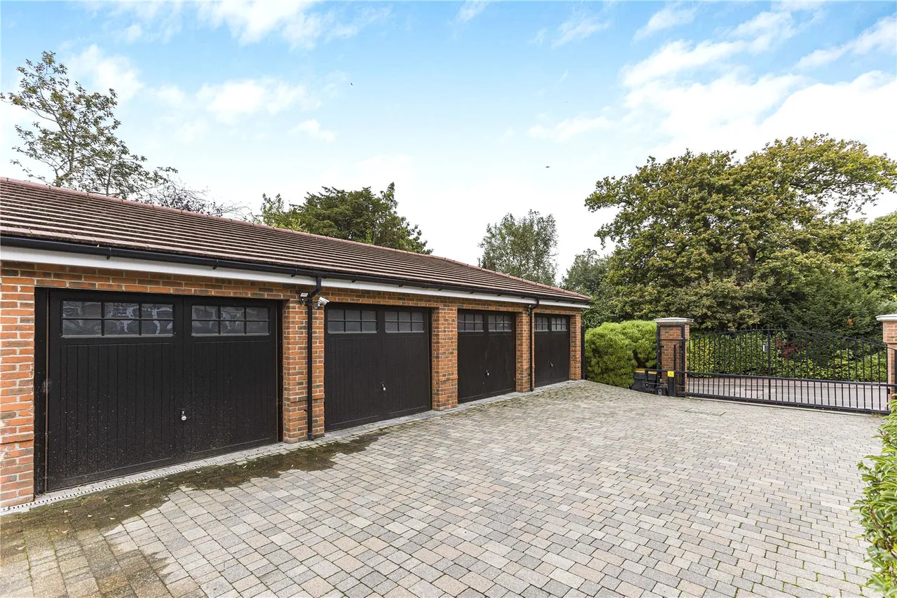 Coombehurst Close, Hadley Wood, EN4 0JU, photo 18