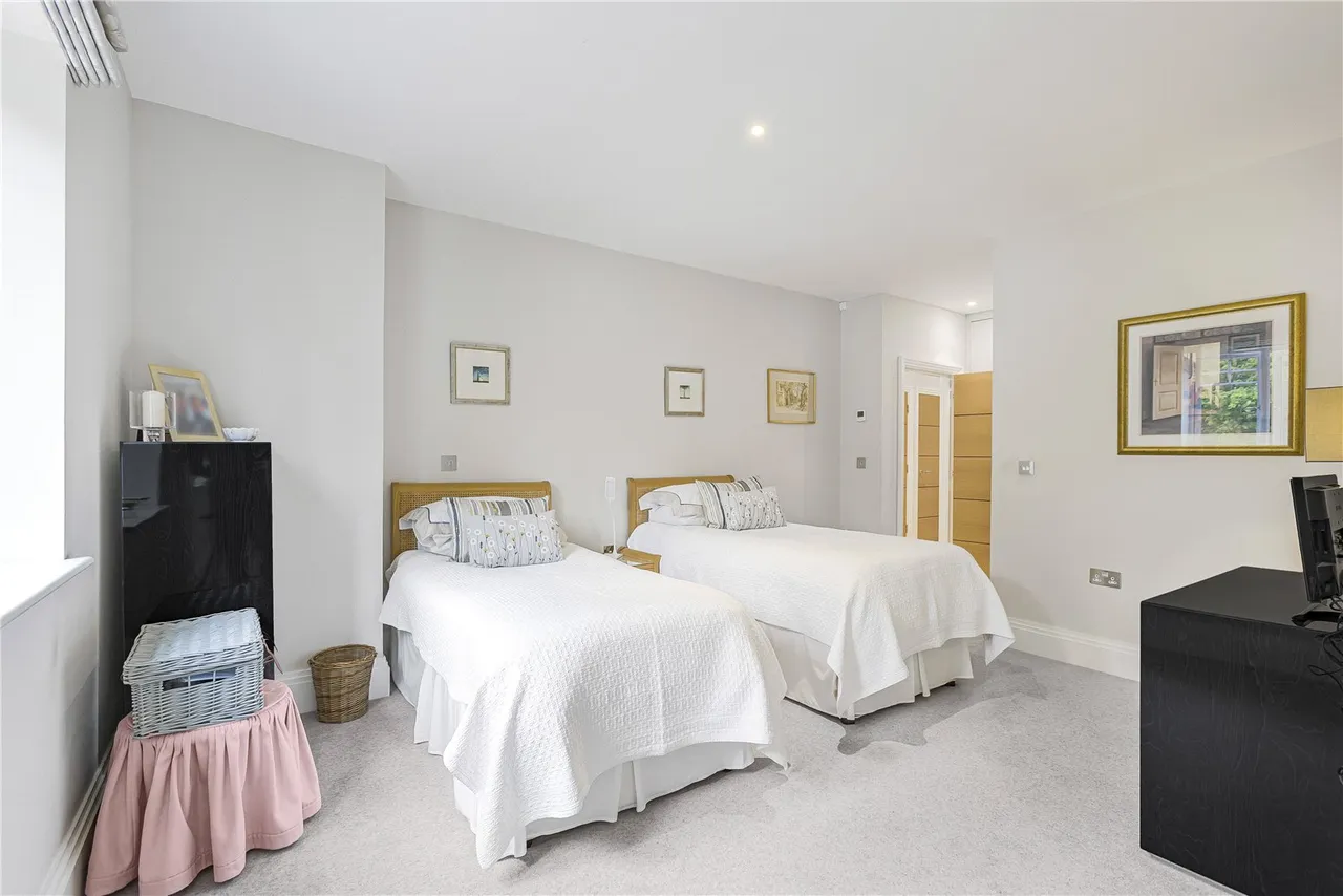 Coombehurst Close, Hadley Wood, EN4 0JU, photo 11