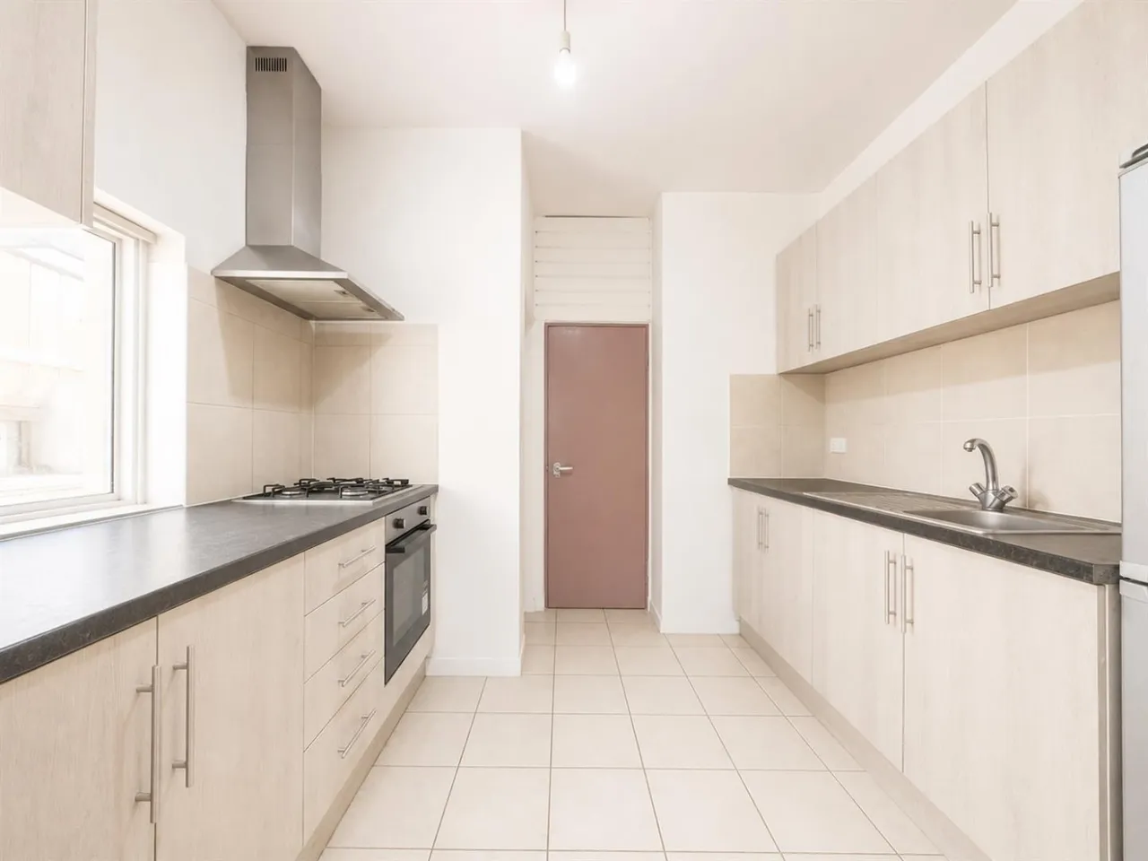 Semi-Detached For SaleRossindel Road, Hounslow, TW3, photo 3