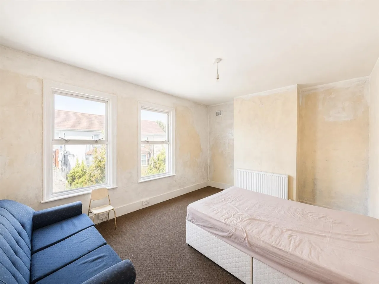 Semi-Detached For SaleRossindel Road, Hounslow, TW3, photo 5