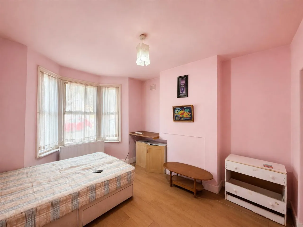 Semi-Detached For SaleRossindel Road, Hounslow, TW3, photo 4