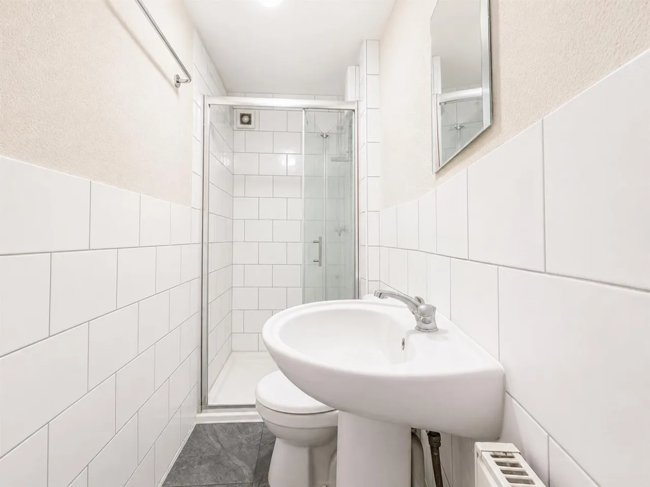 Semi-Detached For SaleRossindel Road, Hounslow, TW3, photo 12
